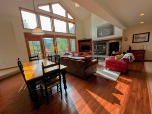 O zonă de relaxare la SH1 Beautiful StoneHill Townhouse in Bretton Woods