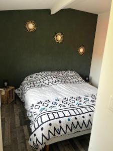 Katil atau katil-katil dalam bilik di Appartement 29E à Mailly-le-camp