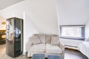 Posezení v ubytování Ocean City Loft-Style Apt, Close to Beaches!