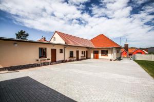a house with an empty driveway in front of it at Villa Emilia in Nový Šaldorf