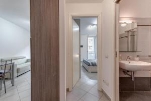 a bathroom with a sink and a bed in a room at Comfort Scandicci Centro Facile accesso a Firenze in Scandicci