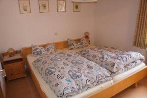 Säng eller sängar i ett rum på Ferienwohnung im Todtnauer Ferienland