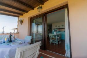 Balkoni atau teres di Sunset Blue House