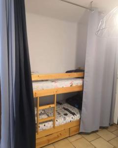 Postel nebo postele na pokoji v ubytování Appartement vue mer Les hameaux de Propriano à Propriano + 6 fotografií
