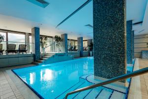 Bazén v ubytování Wellness Hotel Repiska nebo v jeho okolí