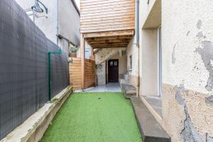 Gambar di galeri bagi Maison tout équipée Châteaugay Terrasse & Garage di Châteaugay