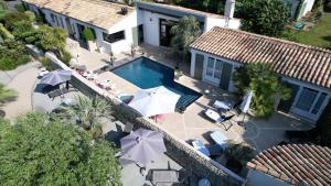 an aerial view of a house with a swimming pool at L'Ile sous le Vent in Sainte-Marie-de-Ré +91 photos