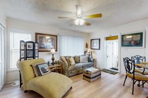 a living room with a couch and a ceiling fan at Linda's Cozy Cottage "C" in Laguna Beach