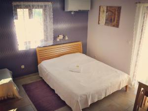 Un pat sau paturi într-o cameră la Agava Apartments