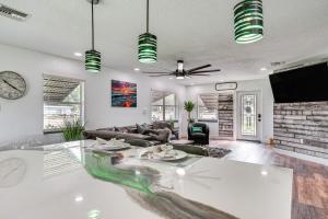 a living room with a couch and a tv at Updated Punta Gorda Home about 1 Mi to Laishley Park! in Punta Gorda