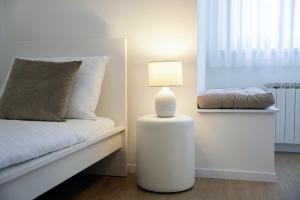Postel nebo postele na pokoji v ubytování Villa Tina in Pinezići (Haus für 10 Personen)