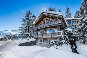 a log cabin in the snow with snow covered trees at Résidence Eden - Chalets pour 10 Personnes 754 in Courchevel