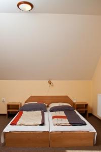 Postel nebo postele na pokoji v ubytování Apartmány Šumava