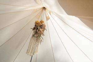 a white ceiling with a bunch of dried flowers on it at Nagano Forest Village "former name: Iizuna Kogen C - Vacation STAY 42158v 