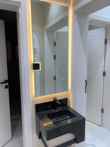 a bathroom with a black sink and a mirror at Fhr-105 in Al-Salam