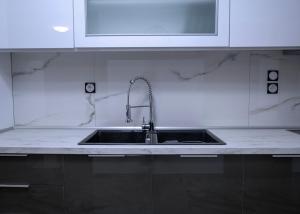 Η κουζίνα ή μικρή κουζίνα στο Thessaloniki Luxe Suite, Chrysa's Private Getaway +26 φωτογραφίες