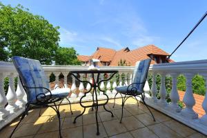 A balcony or terrace at Hotel Sucevic Garni