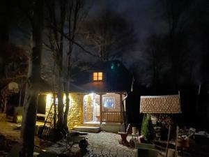Byggingin sem sumarhúsið er í