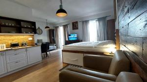 a bedroom with a bed and a kitchen and a living room at Apartmán Thermalpark Dunajská Streda in Dunajská Streda