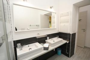Kúpeľňa v ubytovaní Cineroma Guesthouse