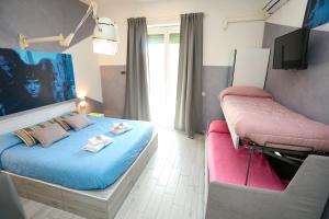Posteľ alebo postele v izbe v ubytovaní Cineroma Guesthouse + 37 fotografií
