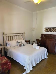 a bedroom with a bed with two towels on it at Hotel Don Alfonso in Pereira