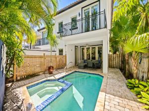 a swimming pool in front of a house at Walk to Las Olas Heated Splash Pool Jacuzzi in Fort Lauderdale