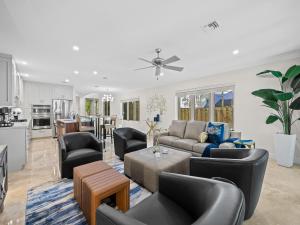 a living room with a couch and chairs and a kitchen at Walk to Las Olas Heated Splash Pool Jacuzzi in Fort Lauderdale