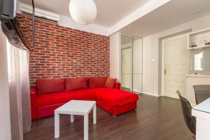 Televízia a/alebo spoločenská miestnosť v ubytovaní Apartments Aspalathos