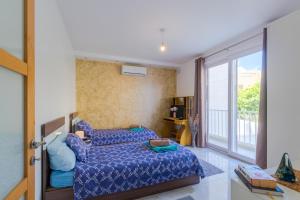 a bedroom with a bed and a large window at New Spacious Apartment3 Bdr 2 Bth Bugibba 4 in St. Paul's Bay
