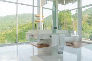 Koupelna v ubytování 360* Ultimate Penthouse Entire TOP FLOOR and RESORT with GREAT AMENITIES + 191 fotografií