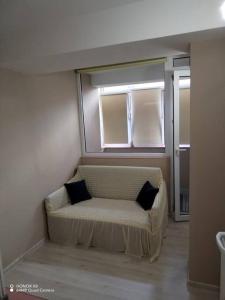 a room with a couch with two pillows on it at Apartament in centrul istoric in Baia Mare