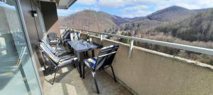 En generel udsigt til bjerge eller udsigt til bjerge taget fra lejligheden