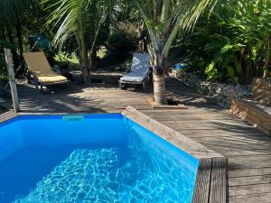 Bazén v ubytování L'escale Tropicale nebo v jeho okolí