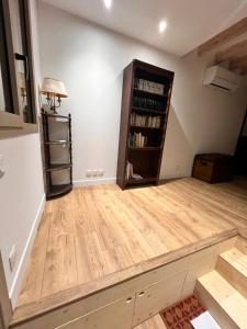 a room with a wooden floor and a book shelf at "Lou Pataquet" in Marseille