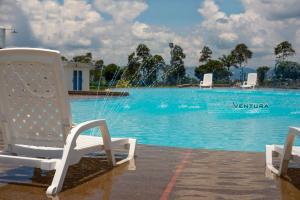 Piscina de la sau aproape de Apartamento Faunaventura cerca Parque del Café con piscina