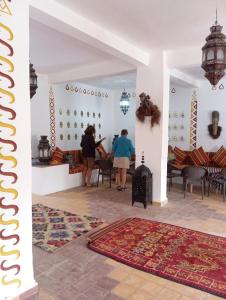 Posezení v ubytování Hotel Riad Sahara Activity