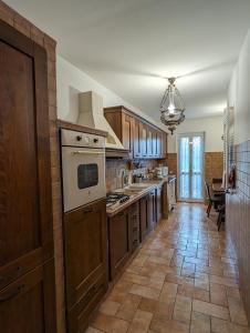 Kuchyň nebo kuchyňský kout v ubytování La Villetta del Gelso bianco