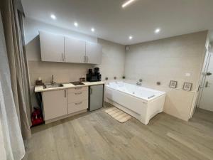 Fotografie z fotogalerie ubytování Le cocon - Studio avec balnéo et terrasse v destinaci Lingolsheim