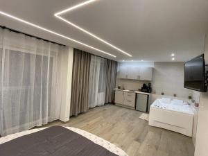 Postel nebo postele na pokoji v ubytování Le cocon - Studio avec balnéo et terrasse