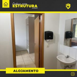 Un baño de i9 Hotel