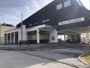 Tòa nhà nơi căn hộ tọa lạc +4 ảnh