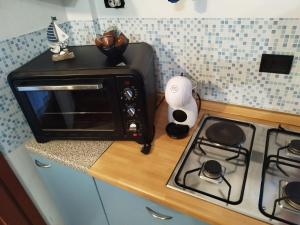 Кухня или мини-кухня в Casa Reali, relax a due passi dal mare
