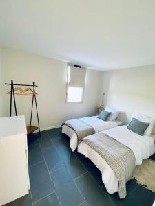 Ένα ή περισσότερα κρεβάτια σε δωμάτιο στο House for 4 persons 10 minutes from Paimpol.