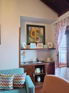 a living room with a blue chair and a desk at Casa Rural La Florida in Barlovento