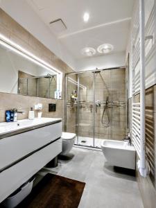 A bathroom at - The Marble Theater- [Carrara Centro]