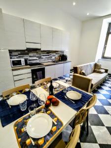 a dining room with a table and chairs and a kitchen at - The Marble Theater- [Carrara Centro] in Carrara