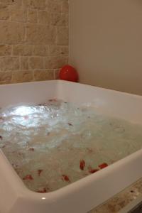 a bath tub filled with water in a bathroom at b&b Olio su Pietra in Castellana Grotte