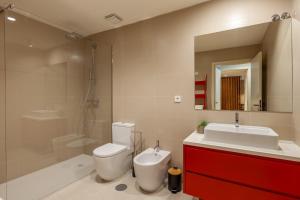 Et badeværelse på Savvy Signature Apartments