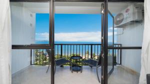 Studio 810 - Idyllic Location With Views的阳台或露台